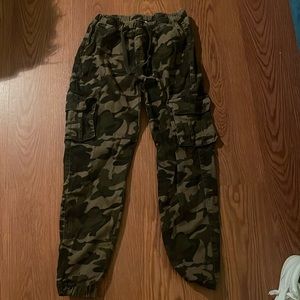 Camo/army women’s joggers